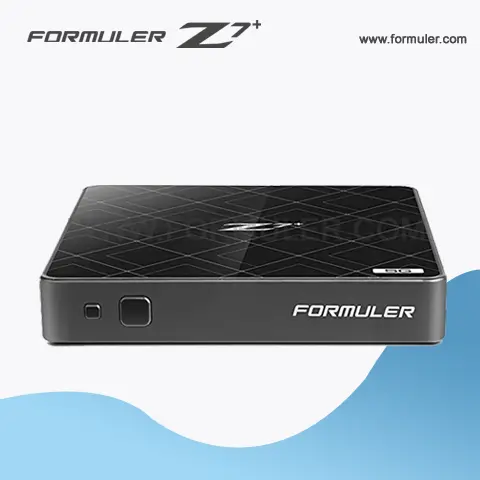 Boîtier IPTV Formuler Z7 Plus avec télécommande sur table, prêt à l’installation